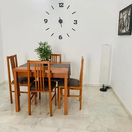 Bonito Junto Al Gran Teatro Falla Cádiz