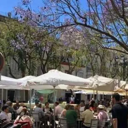 Bonito Junto Al Gran Teatro Falla