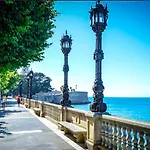 Bonito Junto Al Gran Teatro Falla * كاديز
