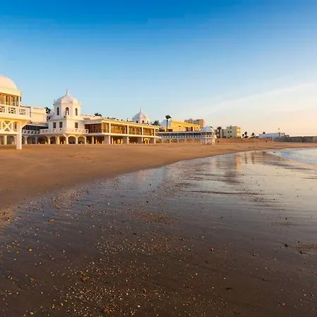 Bonito Junto Al Gran Teatro Falla 公寓