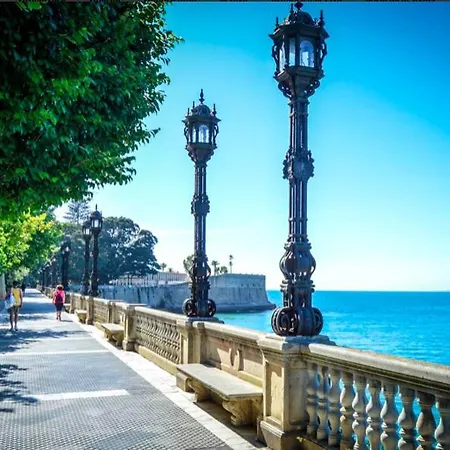 Bonito Junto Al Gran Teatro Falla * 加的斯