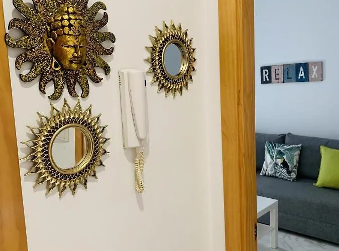 Bonito Junto Al Gran Teatro Falla